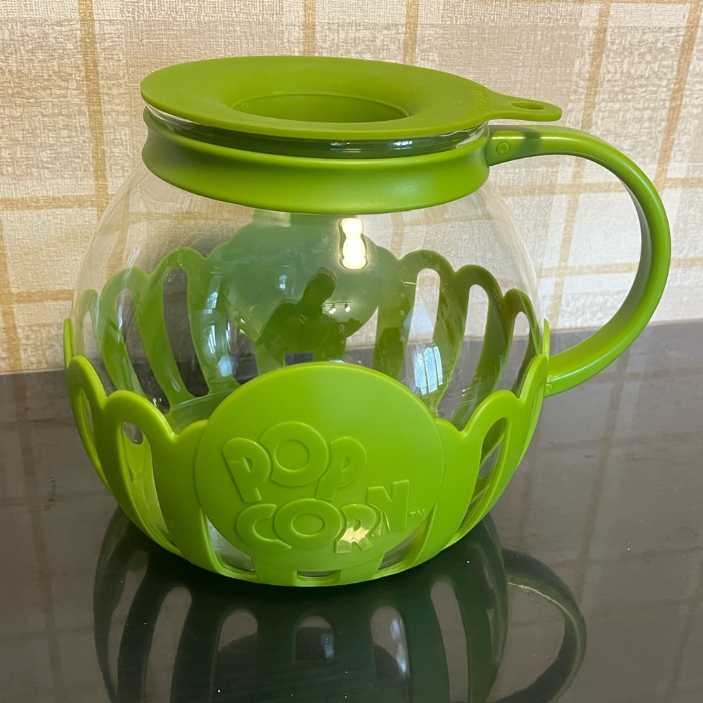 Microwave Popcorn Popper 3-in-1 Lid Measures Kernels and Melts Butter, BPA free - Picture 3 of 7